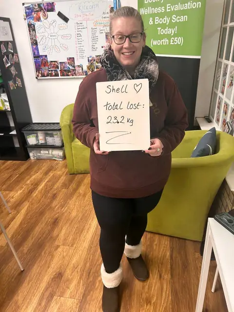 A club member holds up her assessment board at the club in Witney